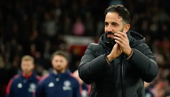 Ruben Amorim Manchester United akui MU belum siap kompetisi Eropa dan masih adaptasi skema 3-4-3.