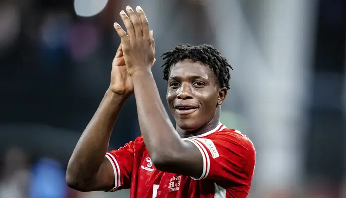 Patrick Dorgu Manchester United membela skema 3-4-3 Ruben Amorim dan siap jalankan peran penting sebagai wing-back.